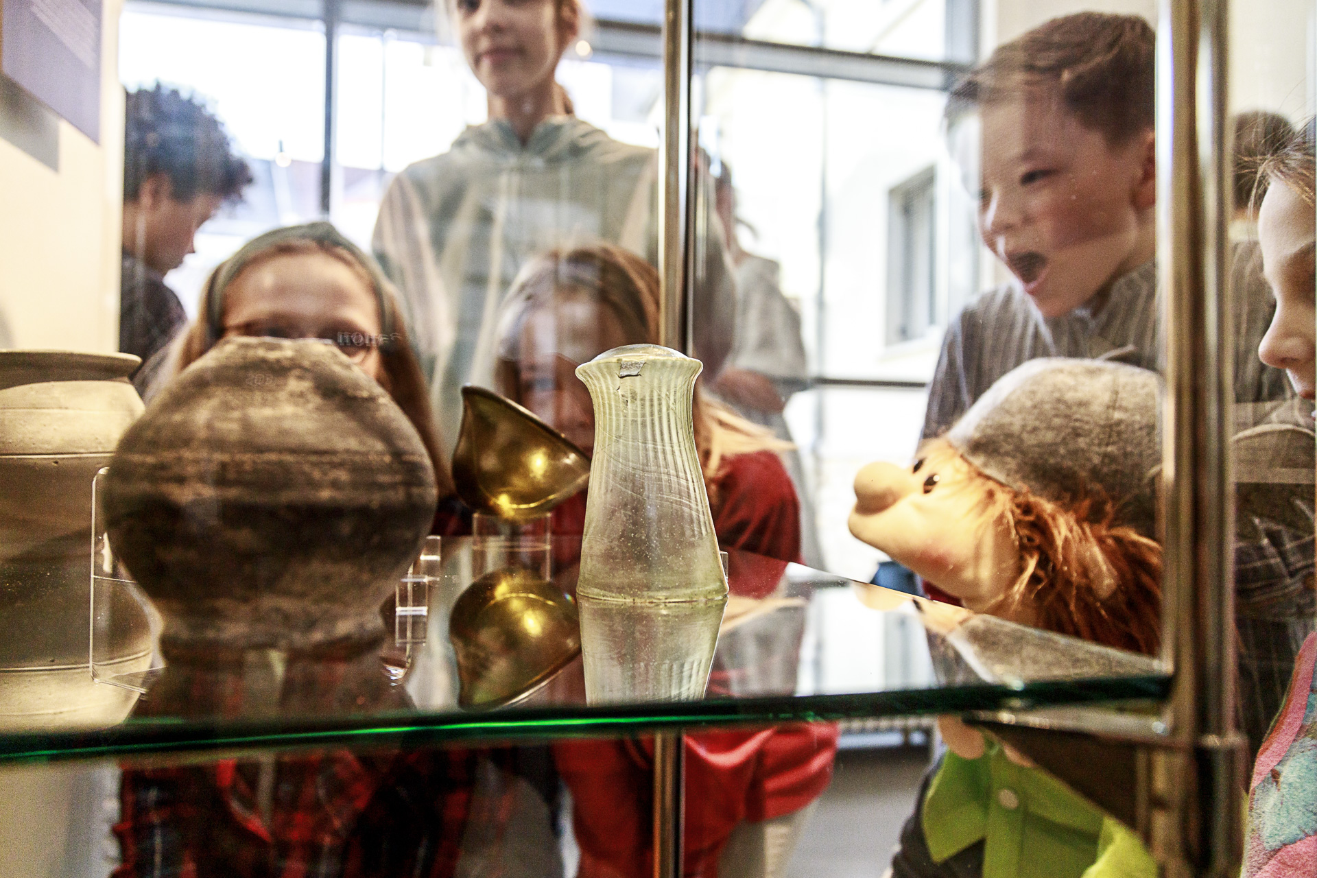 Kinder entdecken im Museum spannende Spuren aus der Vergangenheit